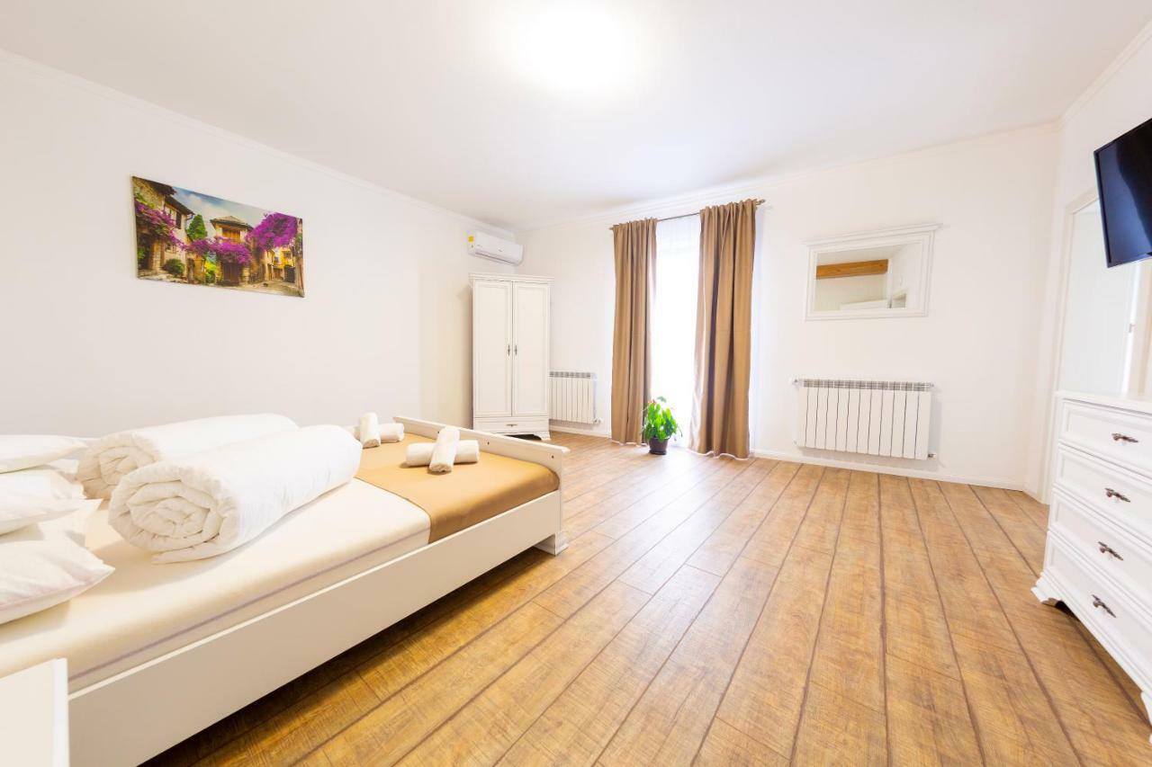 Casa Cu Nuc Hotel Alba Iulia Ngoại thất bức ảnh