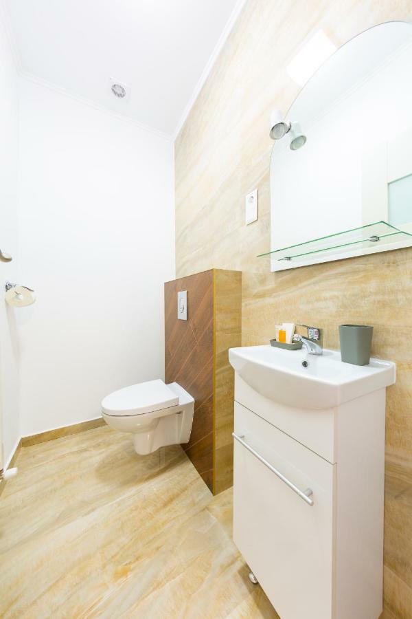 Casa Cu Nuc Hotel Alba Iulia Ngoại thất bức ảnh