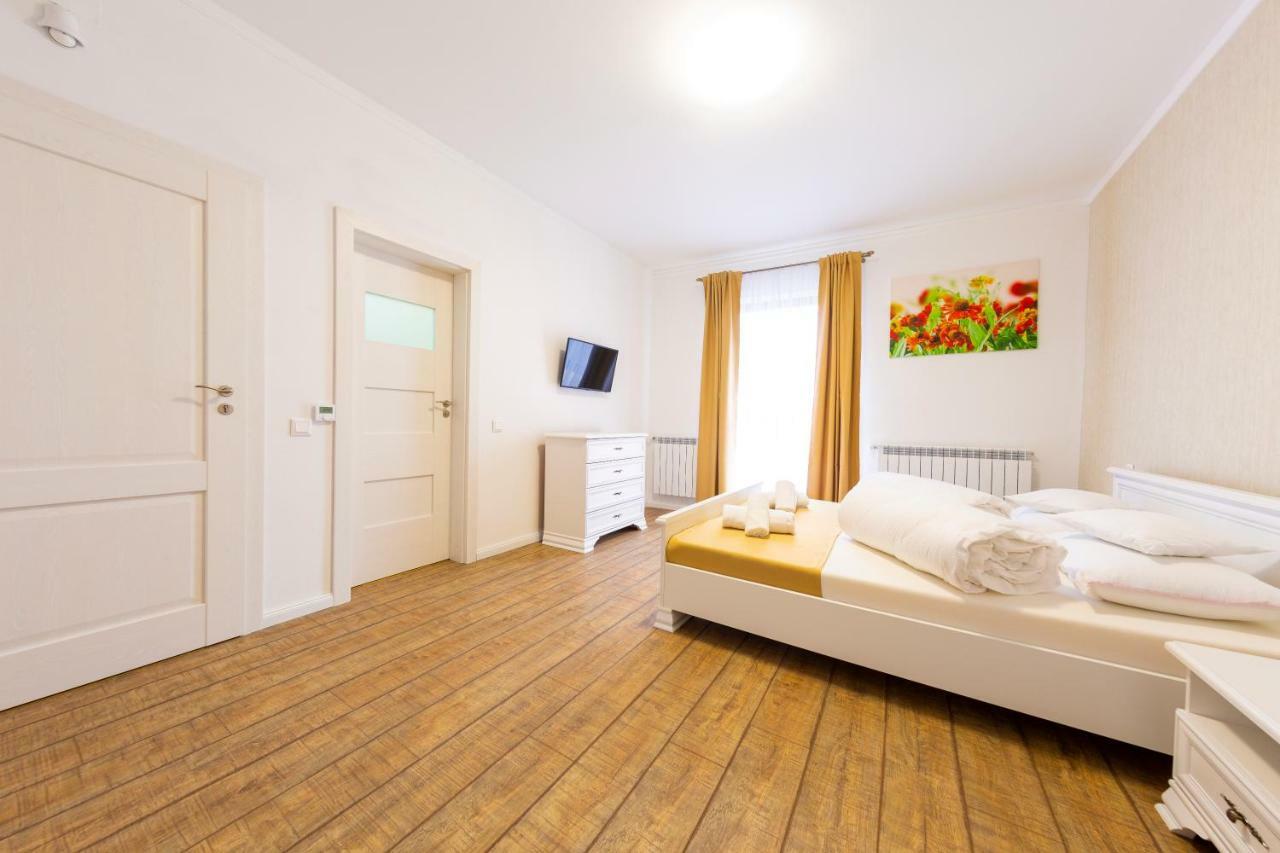 Casa Cu Nuc Hotel Alba Iulia Ngoại thất bức ảnh